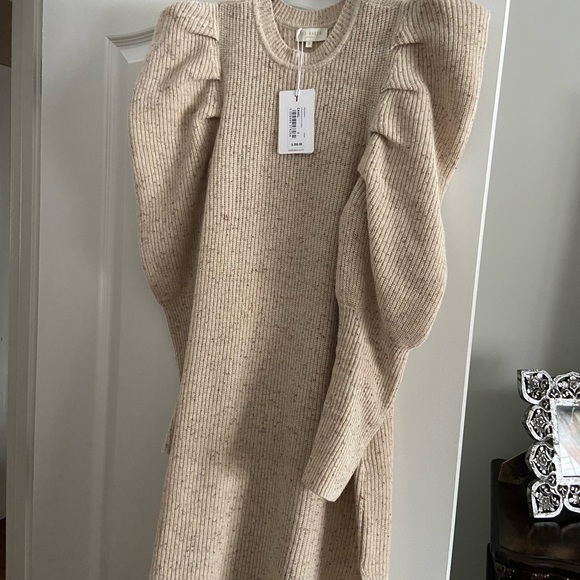 Beautiful dress, with tag, worn only for pictures , new condition - Picture 1 of 6